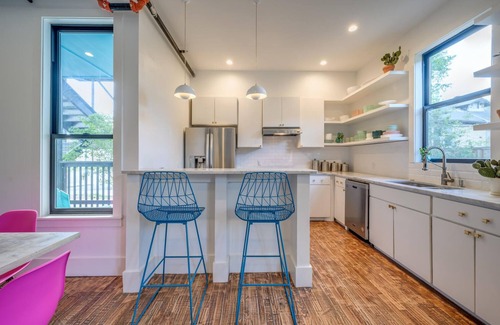 West End Apartment | Historic Austin B&b: 4 Unique Suites, Sleeps 15!