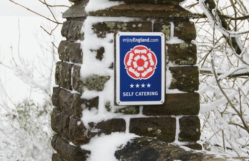 Longnor Cottage | Historic Barn With Breathtaking Views Over Derbys/Staffs Border. Pet friendly.