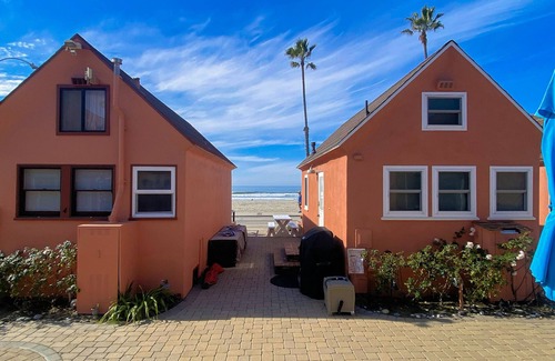 Townsite Cottage | Historic beach cottage w/full kitchen & free wifi, steps from the beach