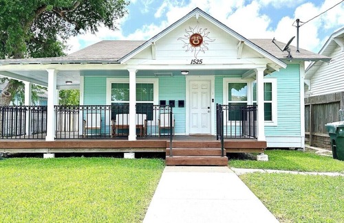 Del Mar House | Historic Bungalow+ColePark+Ext Stay Discts-2