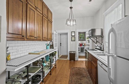 Greenville House | Historic Bungalow 2 Blocks from Uptown Action & 6 Blocks from ECU!
