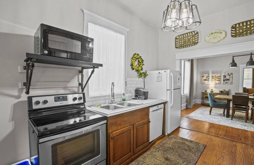 Greenville House | Historic Bungalow 2 Blocks from Uptown Action & 6 Blocks from ECU!