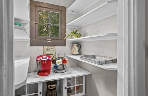 Greenville House | Historic Bungalow 2 Blocks from Uptown Action & 6 Blocks from ECU!