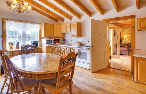 Seneca Rocks Cabin | Historic Cabin Retreat ~ 2 Mi to Seneca Rocks!