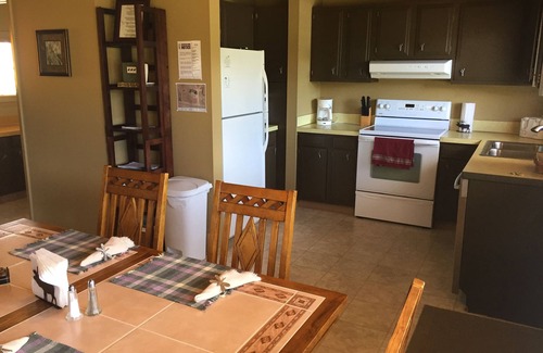 Estes Park Cabin | Historic Cabin with Spectacular Views! Full Kitchen, Walk into RMNP #20-NCD0303