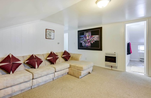 Lakewood House | Historic Carriage House < 20 Mi Elk Mtn: Hike, Ski