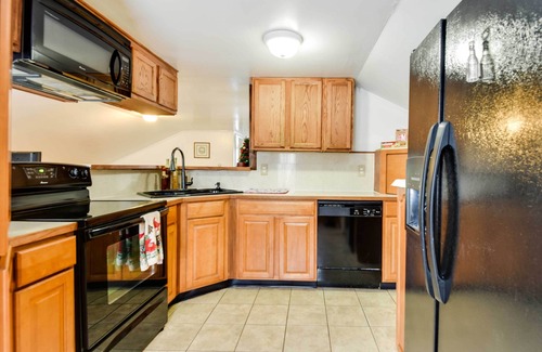 Lakewood House | Historic Carriage House < 20 Mi Elk Mtn: Hike, Ski