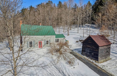 Taftsville House | Historic Charm, Located On the River - Rustic Chic