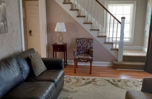 Portsmouth House | Historic Charm With Modern Comforts & Parking Near Oceanfront and Rivers Casino