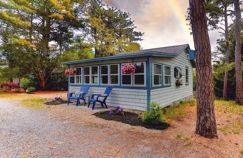 West Chatham Cottage | Historic Cottage on White Pond, near Downtown Chatham and beaches