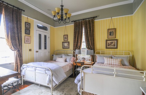 South 7th Ward Hotel | Historic Designer Compound w/2 Homes, Pool + Spa, French Quarter/Marigny