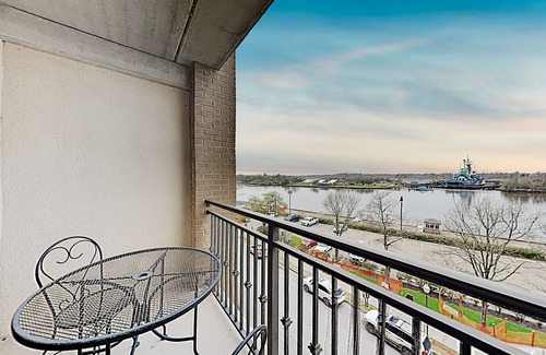Wilmington Historic District Condo | Historic district condo with private riverfront balcony, walk to shops & dining
