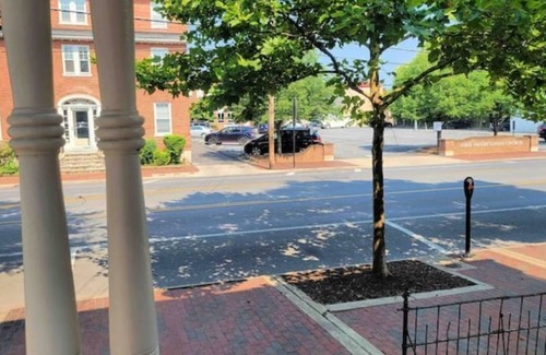 Winchester Condo | Historic District Downtown Winchester