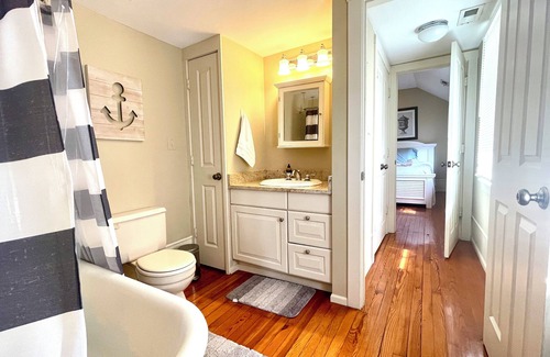 Leesburg's Old and Historic District House | Historic Downtown Leesburg, VA. Park your car and walk to everything!!