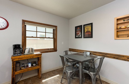 Old Bend Cottage | Historic Downtown Location │Heart of Bend │Walk Everywhere │Hot Tub │High Demand