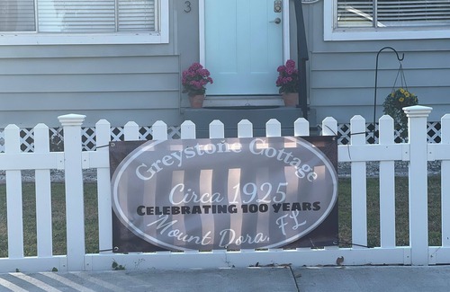 Mount Dora Cottage | Historic downtown Mt Dora 100 year old adorable cottage