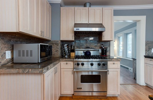 River Terrace Cottage | Historic Downtown │Walk Everywhere │Private Hot Tub │One Block to River