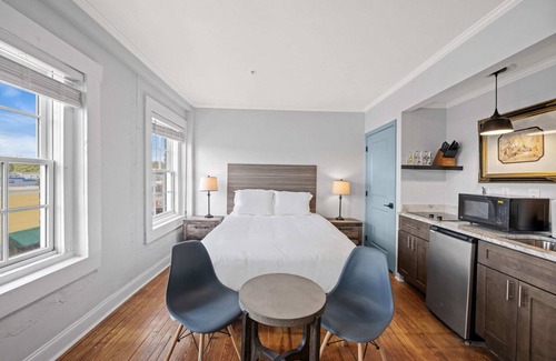 Conway Condo | Historic Elegance Loft in Downtown Conway