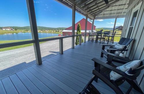 North Glade Hills House | Historic Farm Near Lake 10 Acres Newly Renovated