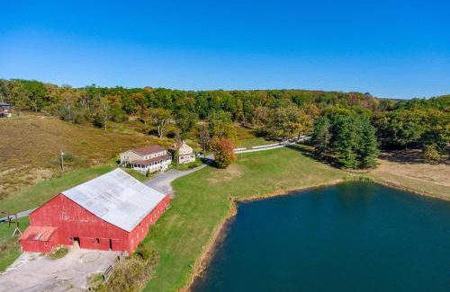 North Glade Hills House | Historic Farm Near Lake 10 Acres Newly Renovated