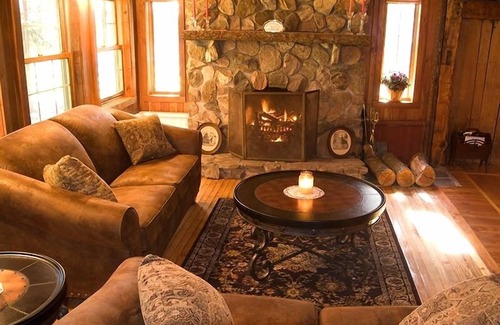 Spring Creek House | Historic Farmhouse and horsefarm with trail riding and a pond.