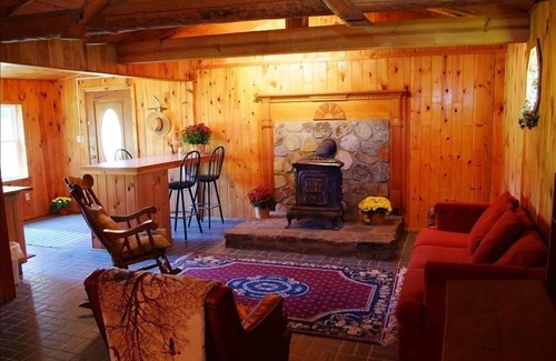 Spring Creek House | Historic Farmhouse and horsefarm with trail riding and a pond.