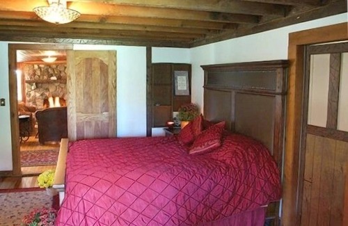 Spring Creek House | Historic Farmhouse and horsefarm with trail riding and a pond.