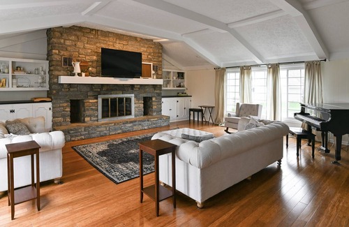 Union House | Historic Farmhouse w/Pool—Sleeps 10!