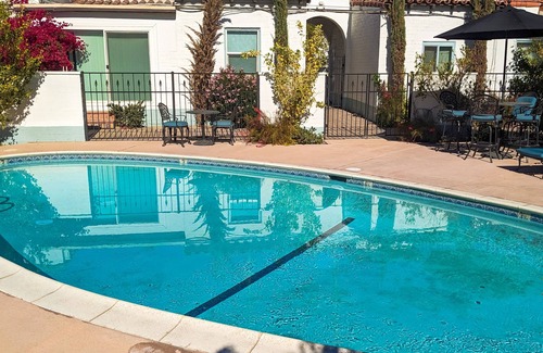 Uptown Design District House | Historic flat in the heart of downtown with pool access and private terrace