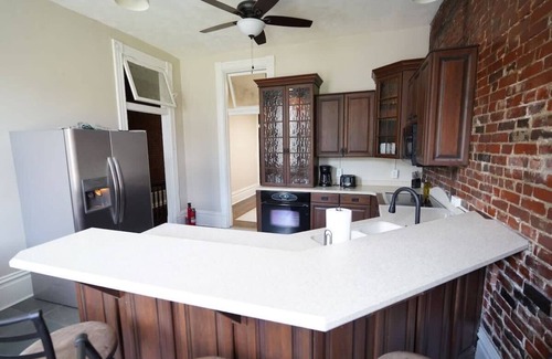 South Side Flats Apartment | *Historic Gem* Heart of Southside-Sleeps 10