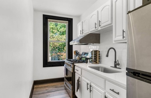 Penn-Knox Apartment | Historic Germantown Getaway | Stylish 2BR + Parking