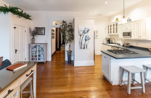 New Richmond Apartment | Historic Getaway w/Stunning River Views -3BR Suite