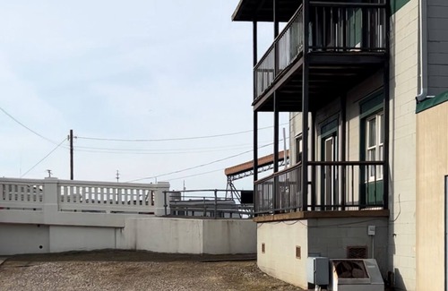 Ashtabula Apartment | Historic Harbor & Bascule Bridge view apartment
