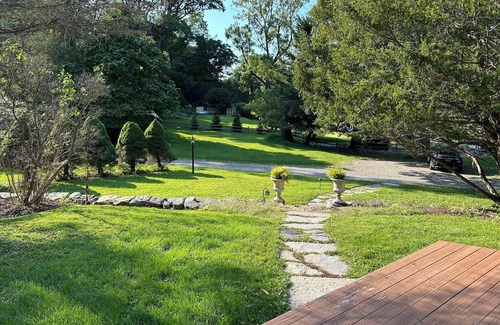 South Salem House | Historic Hideaway with Lake Access!