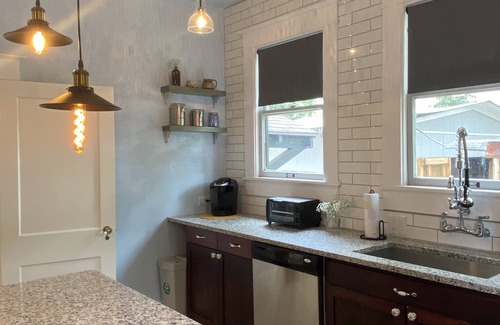 Eastside Promise Neighborhood House | Historic Home Downtown San Antonio Minutes from The Pearl/Riverwalk