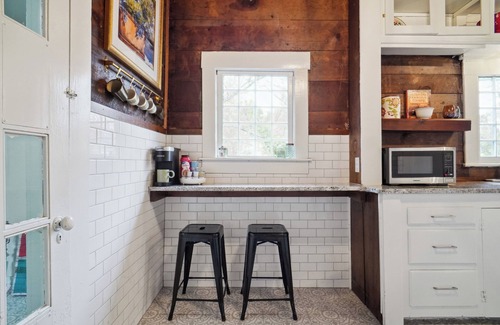 Fairmount House | Historic Home near - TCU/Dickies/Zoo/Museums!