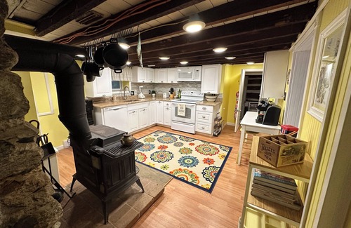Paris House | Historic home nestled in the heart of horse and wine country. Kids/pet friendly!