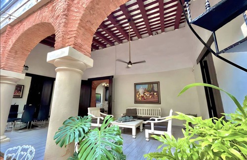 Zona Colonial Hotel | Historic Hotel: 1BD/1BA Vintage Room with Colonial Character & Modern Amenities