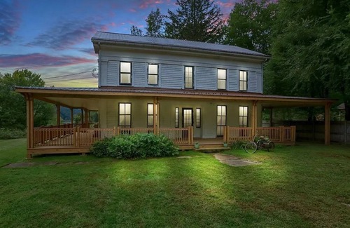 Fryburg House | Historic Hunter’s Haven, Waterfront Gem in Tionesta. Float, fish and relax here.