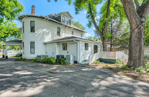Old East Dallas House | Historic Junius:4 rooms + 2 Casitas