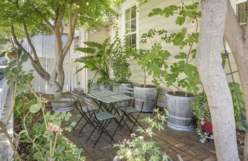 Santa Rosa House | Historic Light-Filled 2BR Close to Downtown Core!