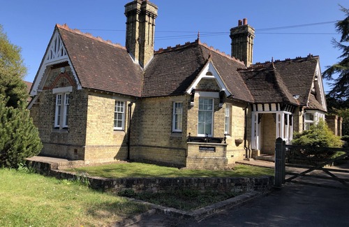 Westerham Cottage | Historic Lodge near to English Heritage attractions, 50 mins from London