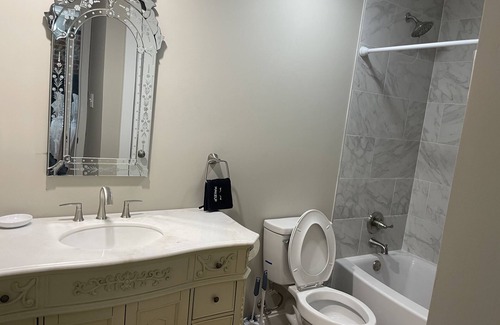 Rayne Apartment | Historic loft apartment sleeps 6 suite B