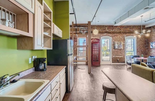 Ballpark Apartment | Historic Loft in Ballpark 30 Day Stay, Sleeps 4