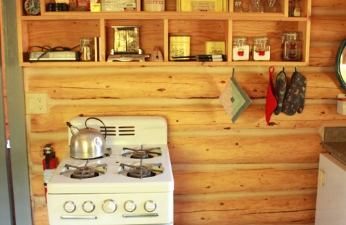 Clinton Cabin | Historic LogCabin on Working Ranch,peaceful&surrounded by nature,2km to LoonLake
