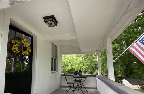 Warrenton Apartment | Historic Manor Circa “1855” Private Apartment Entrance with Full Kitchen