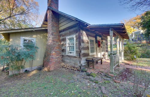 Marshall Cabin | Historic Marshall Log Cabin < 1 Mi to Dtwn!