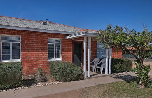Encanto Apartment | Historic Midtown Phoenix Red Brick 2 Kings