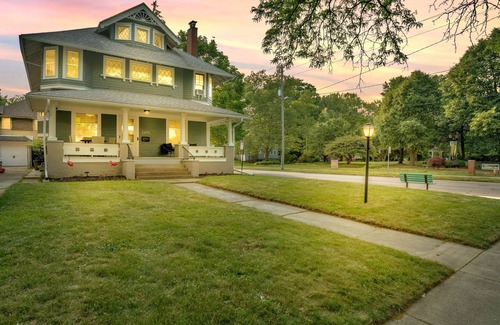 Downtown Toledo House | Historic Old West End Entire Home - 4 Bedrooms next to Arboretum