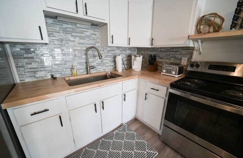 Sylvan Beach House | Historic Oneida Lakefront Home 14/BR Sleeps 42!
